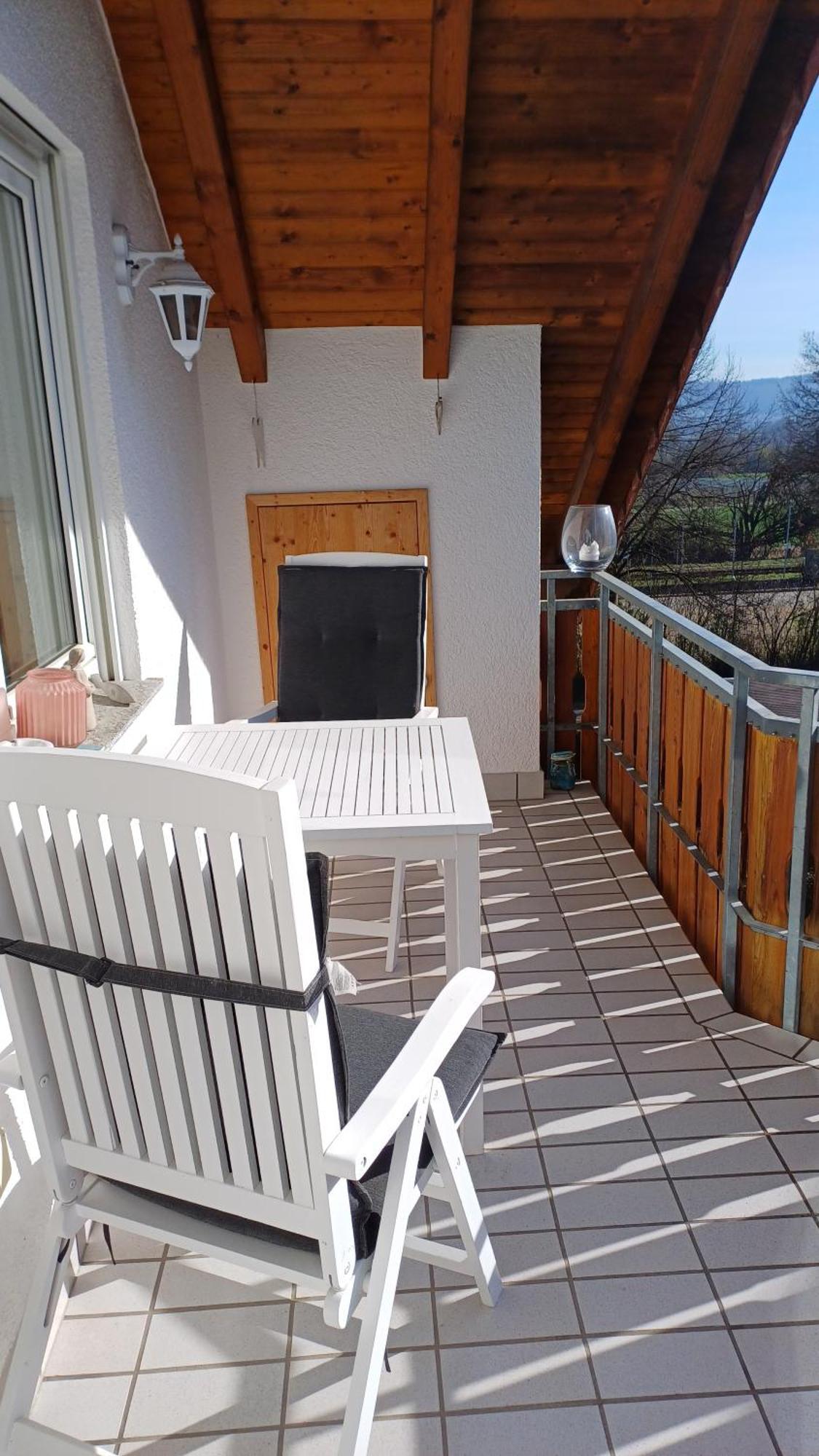 Helle Schoene Dachgeschosswohnung Mit Balkon Stockach Luaran gambar